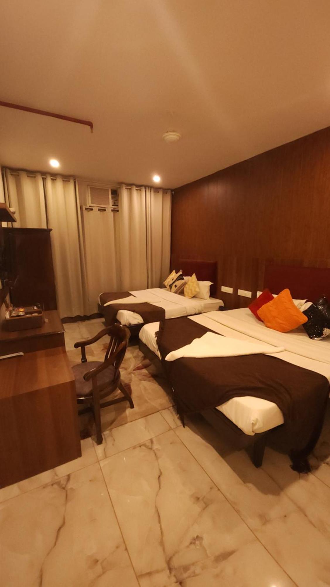 Hotel Vrs Inns Chandīgarh Zewnętrze zdjęcie