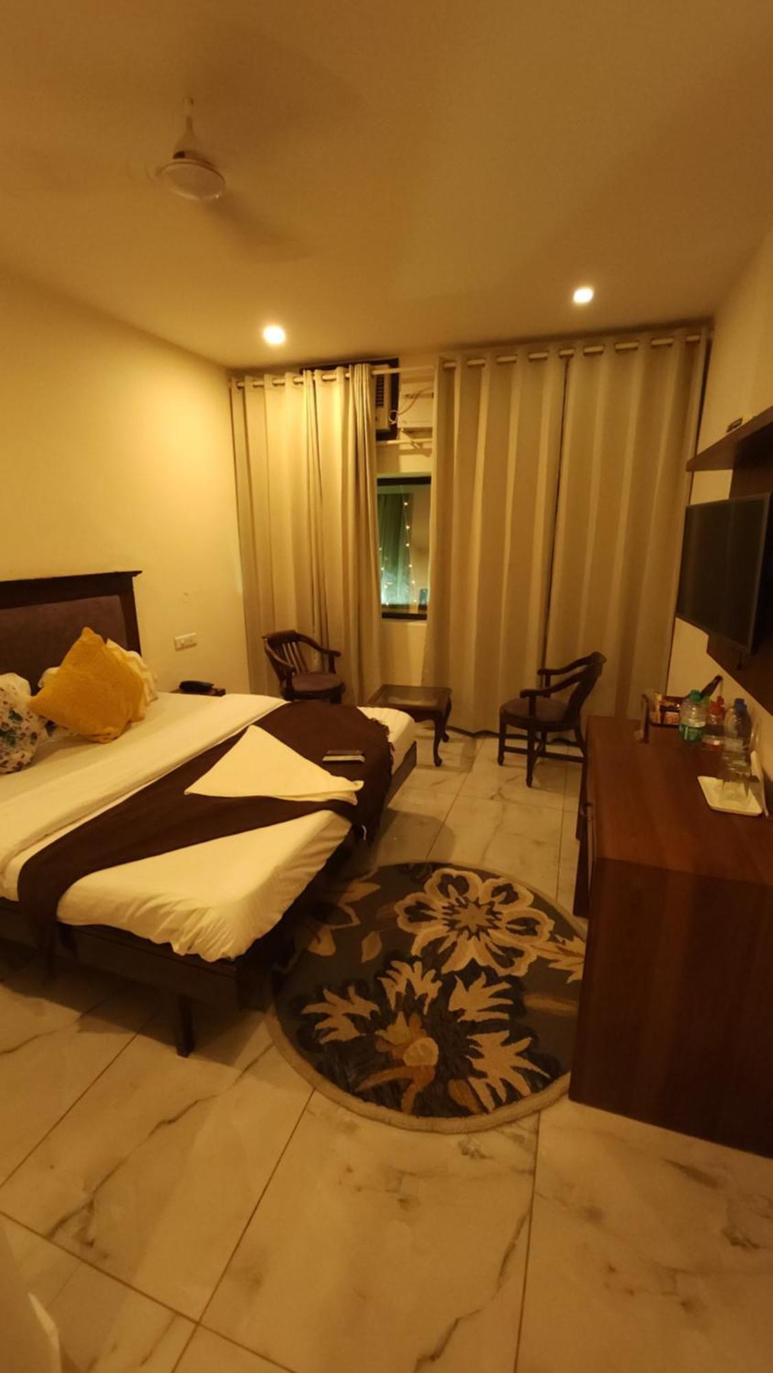 Hotel Vrs Inns Chandīgarh Zewnętrze zdjęcie