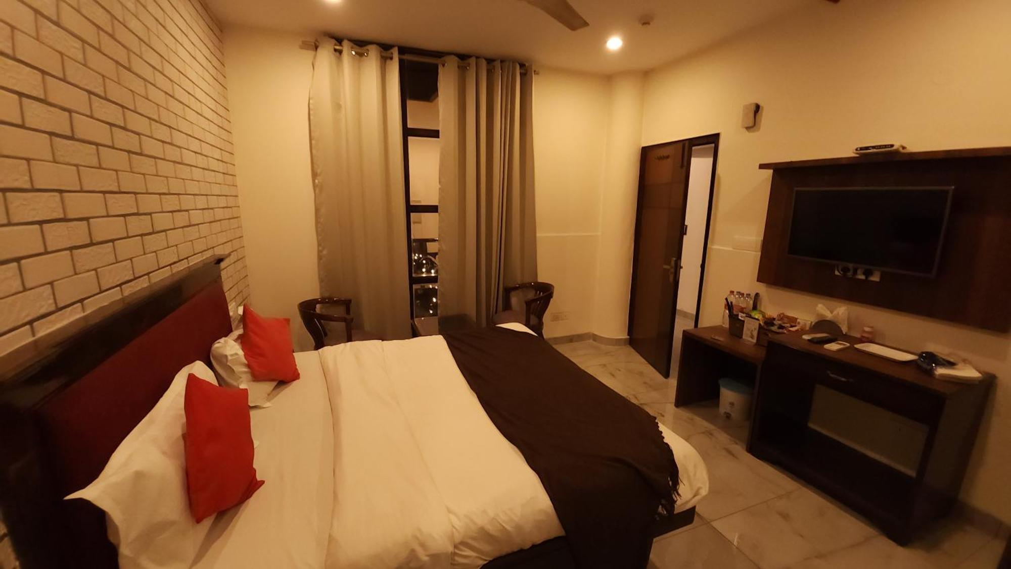 Hotel Vrs Inns Chandīgarh Zewnętrze zdjęcie
