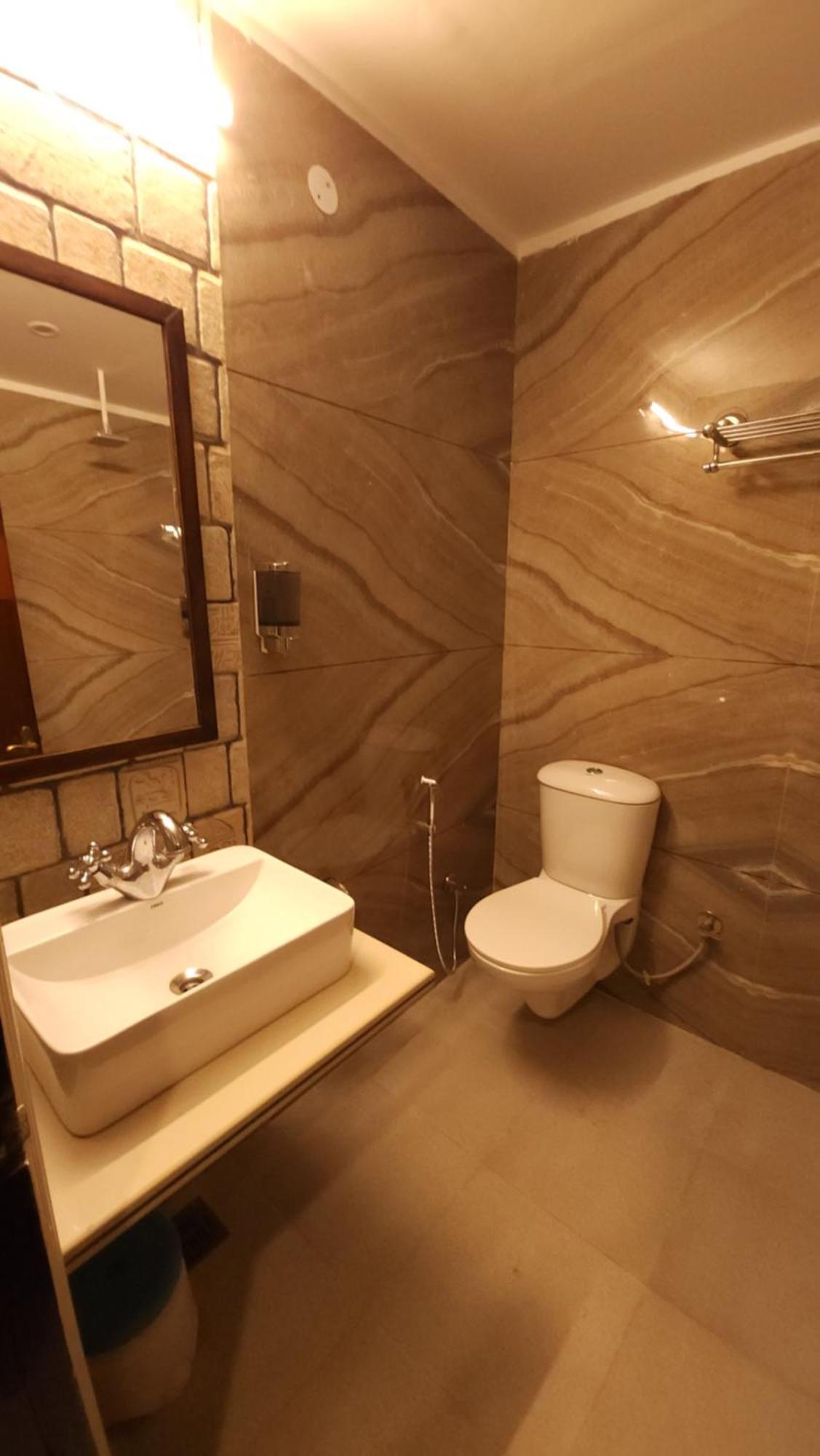 Hotel Vrs Inns Chandīgarh Zewnętrze zdjęcie