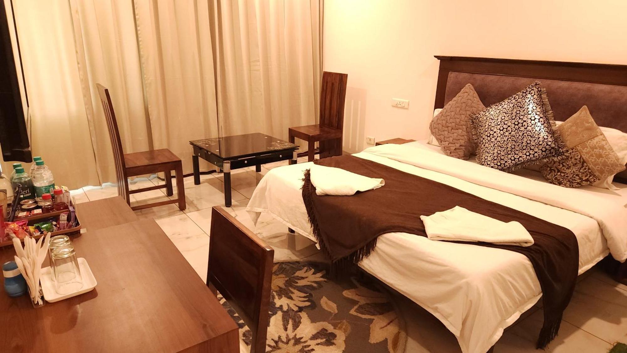 Hotel Vrs Inns Chandīgarh Zewnętrze zdjęcie
